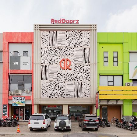 RedDoorz Plus near Living Plaza Jababeka Cikarang Exterior foto