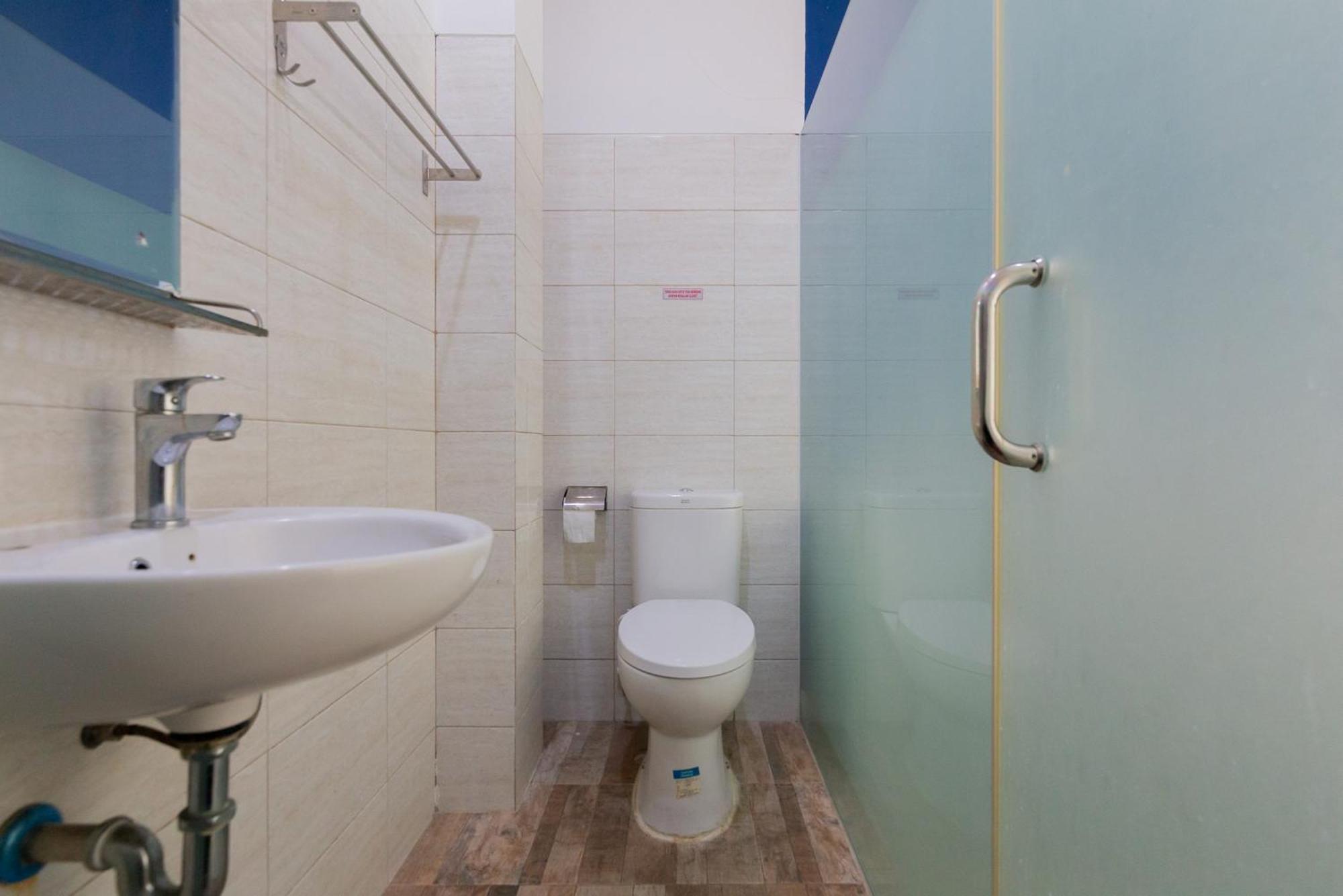 RedDoorz Plus near Living Plaza Jababeka Cikarang Exterior foto
