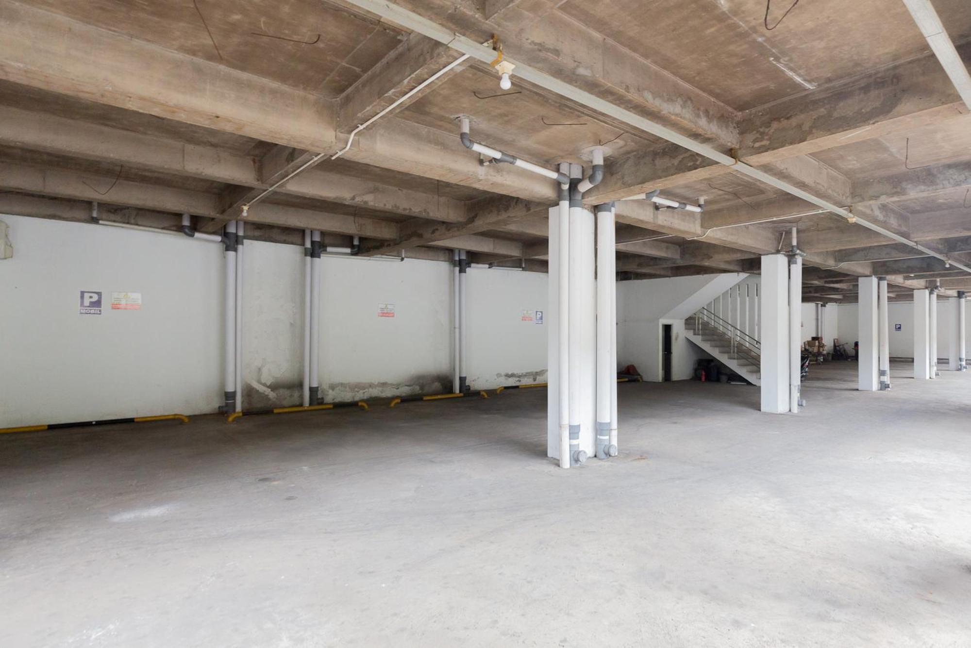 RedDoorz Plus near Living Plaza Jababeka Cikarang Exterior foto
