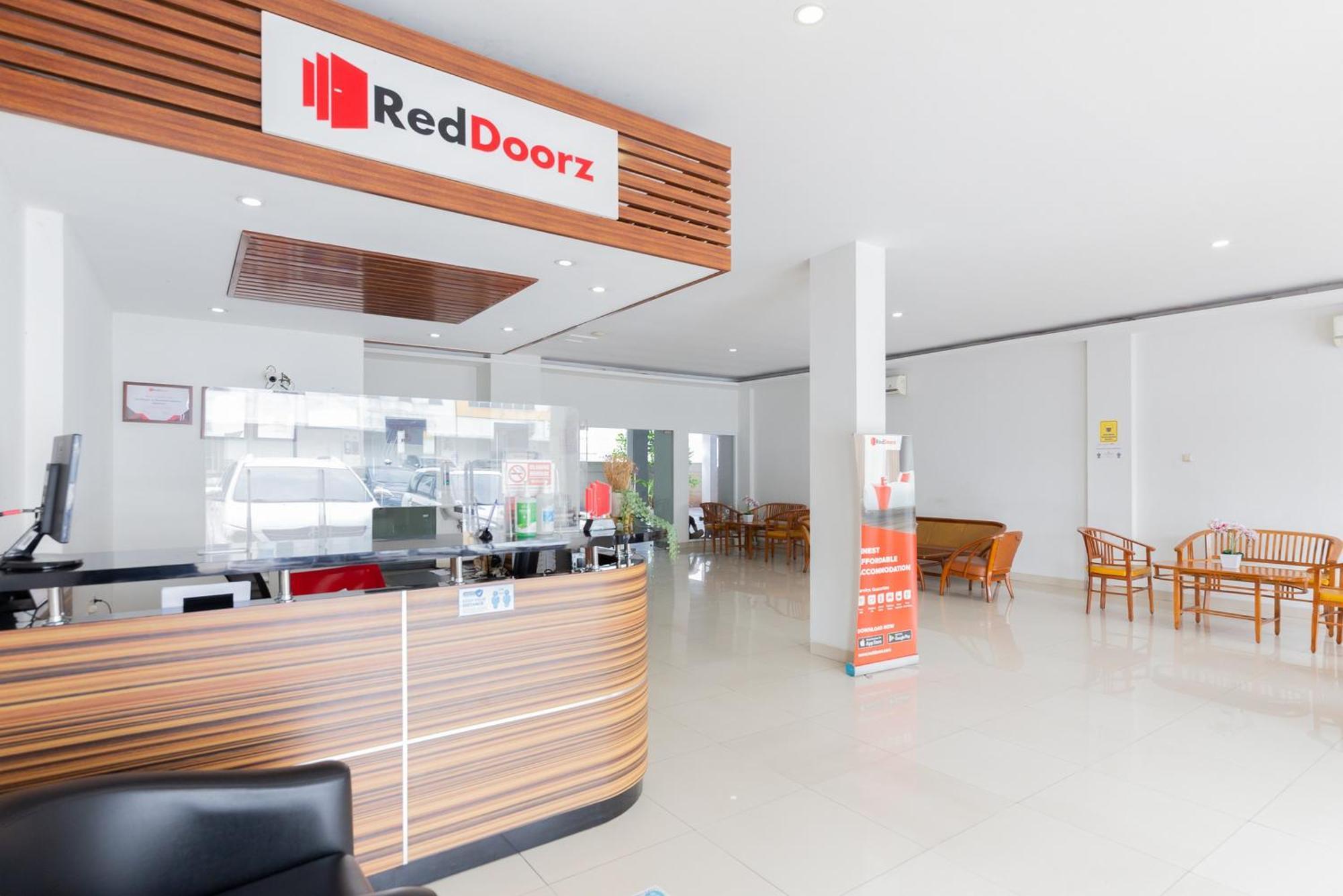 RedDoorz Plus near Living Plaza Jababeka Cikarang Exterior foto