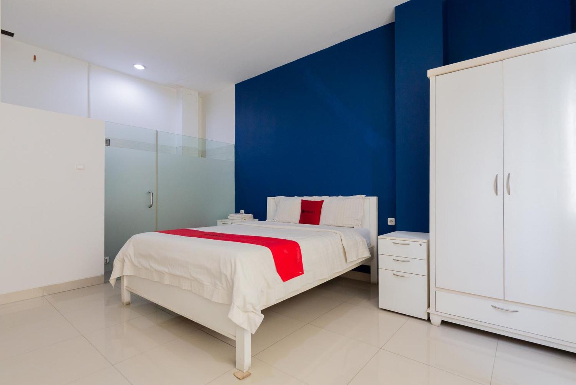 RedDoorz Plus near Living Plaza Jababeka Cikarang Exterior foto